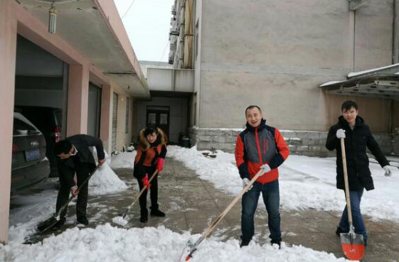 華能集團(tuán)積極組織志愿者開(kāi)展掃雪活動(dòng)